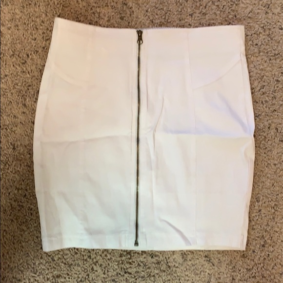 Large white pencil skirt with zipper - Picture 2 of 2